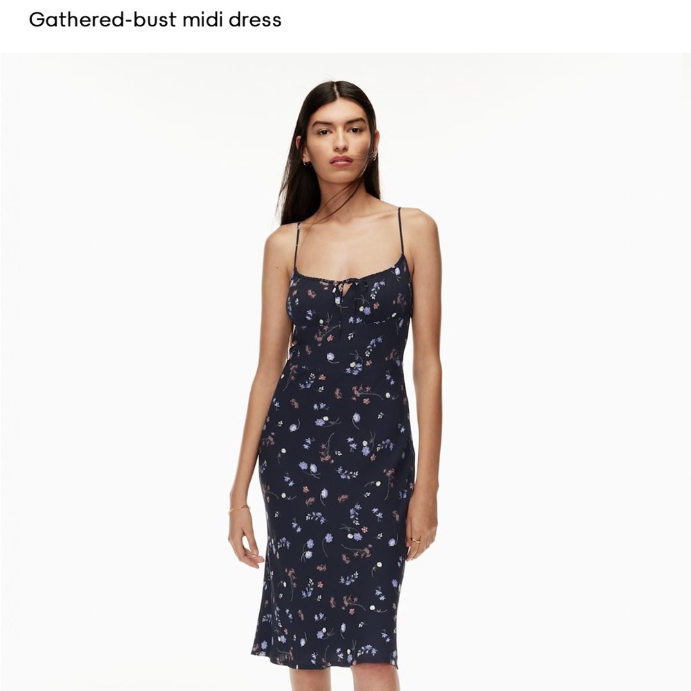 Aritzia Wilfred Bellow Dress Size 6 (Lilac colour)